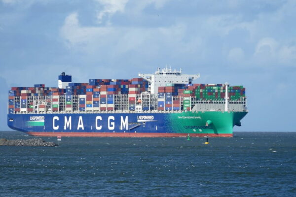 eines der größten und modernsten Containerschiffe